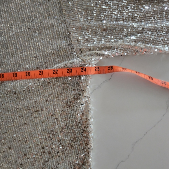 🆕️ H&M Metallic Gold Long Sleeves Small Top NWT - Picture 5 of 9